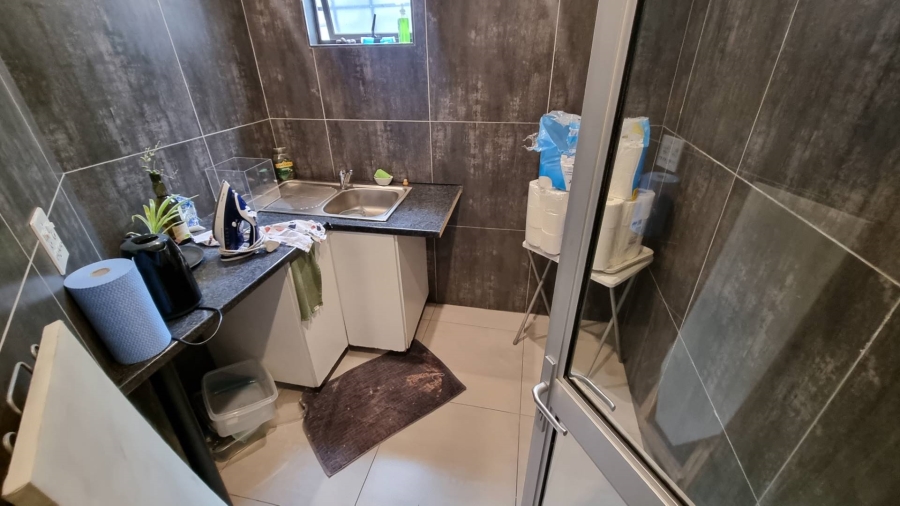 To Let commercial Property for Rent in Salt River Western Cape